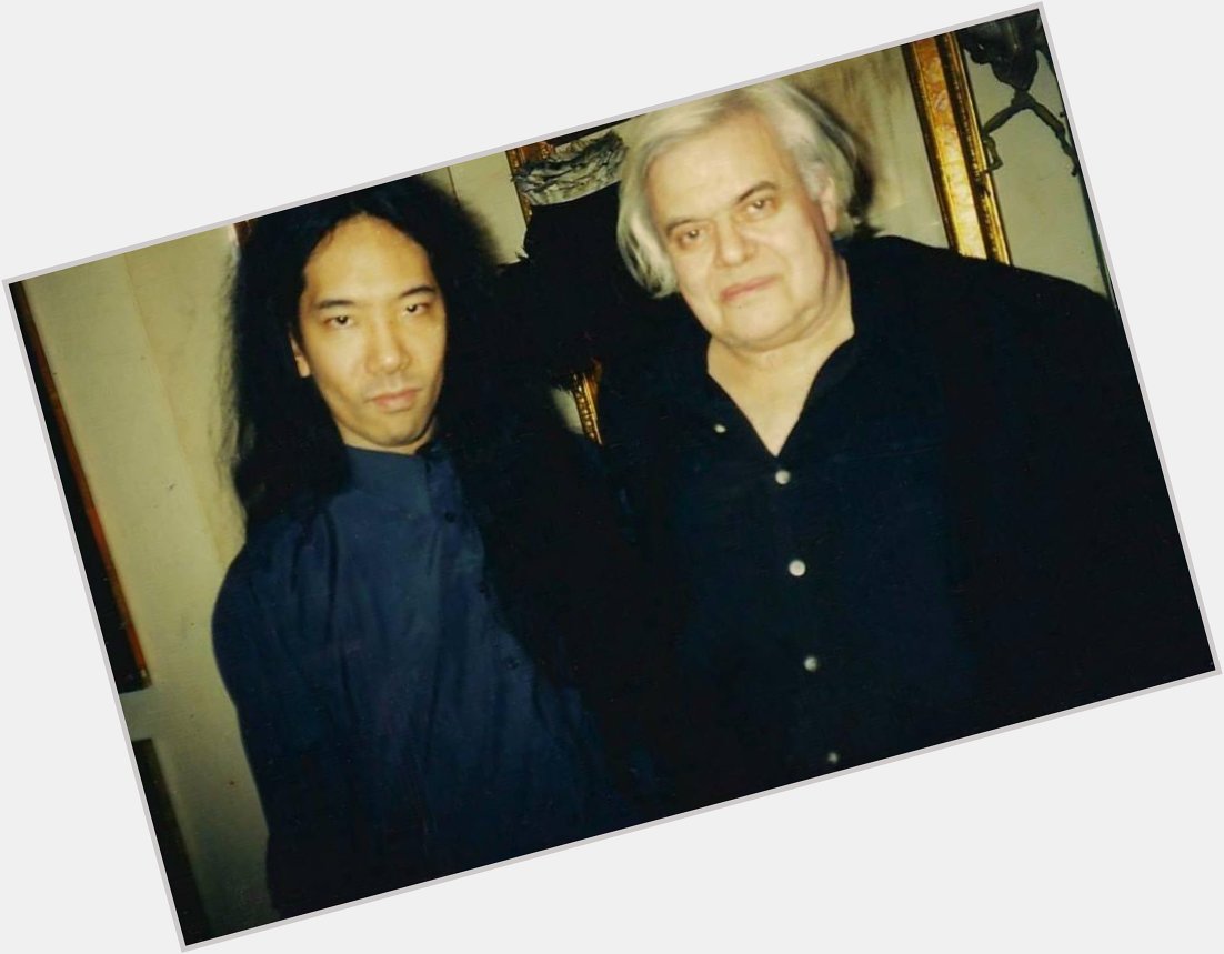 Happy Birthday to H.R. Giger!
This photo was taken by Axel Stocks at his NY apartment in 2002. 