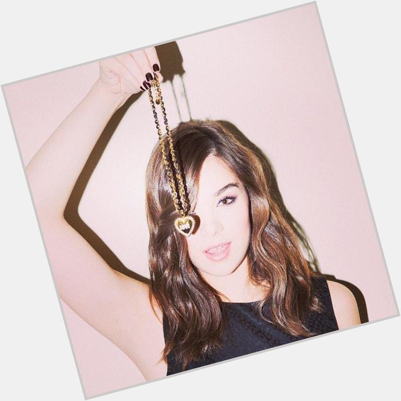 I cant believe Hailee Steinfeld is almost 18 tomorrow, happy early bday 