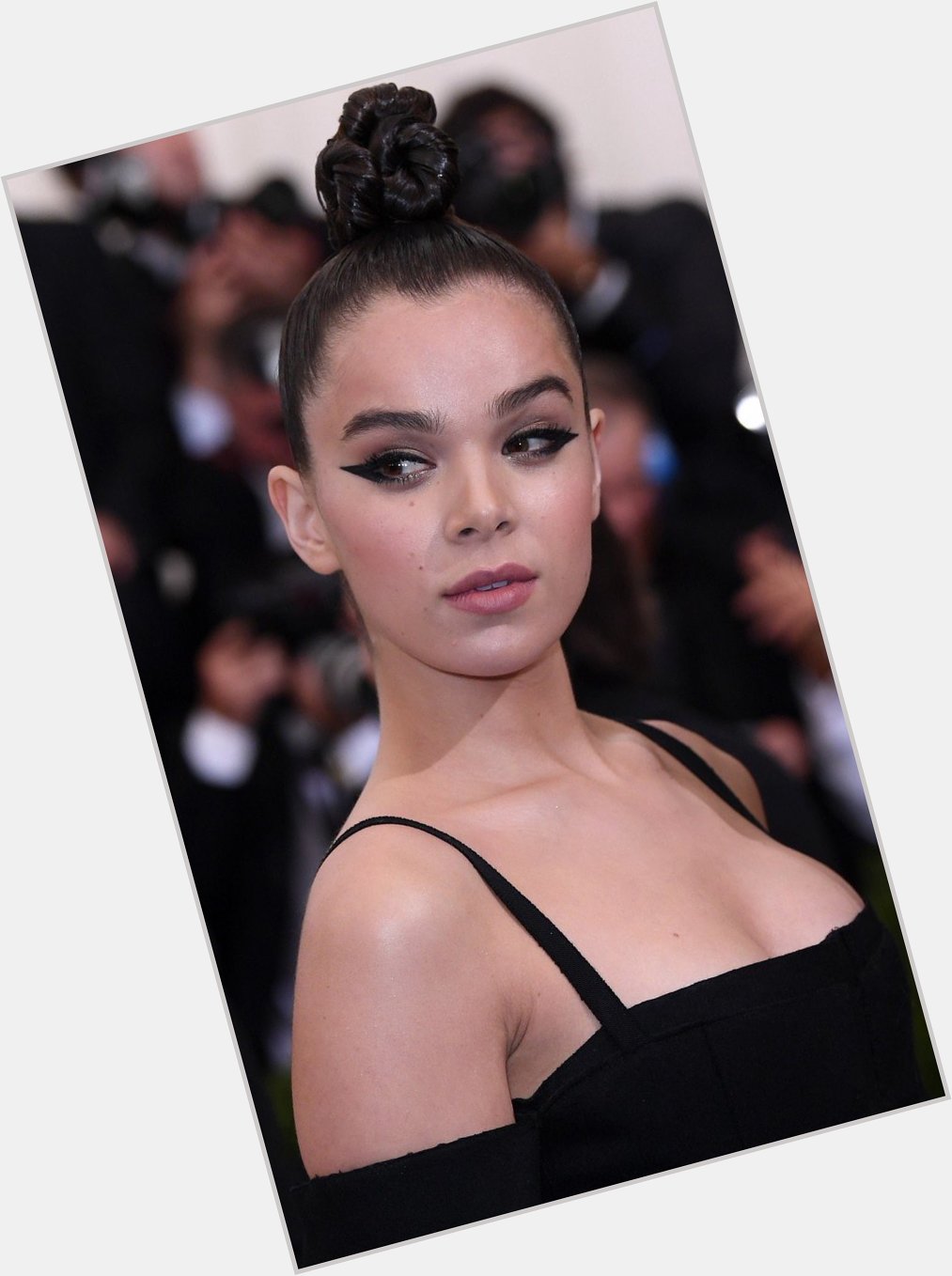 Happy birthday to the stunning and sexy Hailee Steinfeld! 