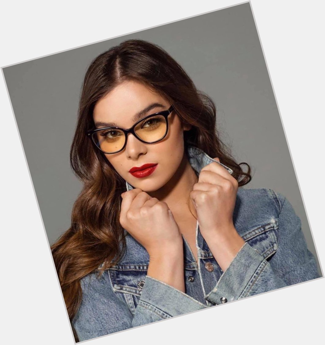 Happy Birthday to the beautiful, gorgeous, and stunningly adorable Hailee Steinfeld 