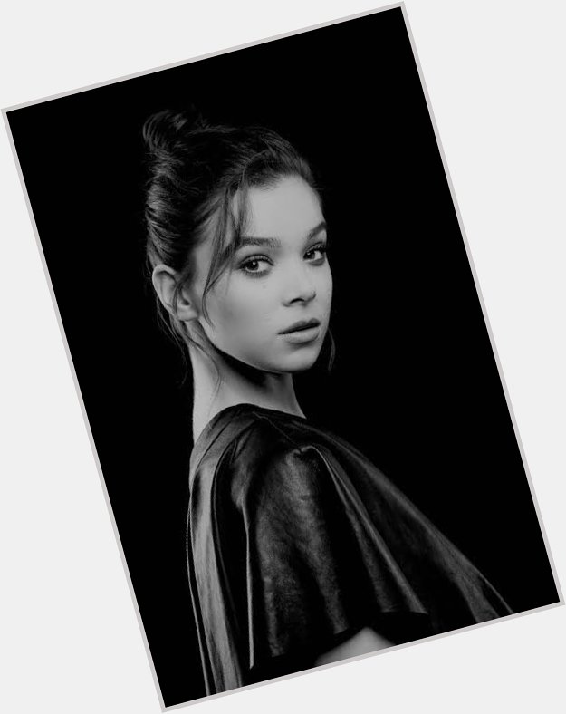 Happy birthday Hailee Steinfeld. My favorite films with Steinfeld are True grit and Begin again. 