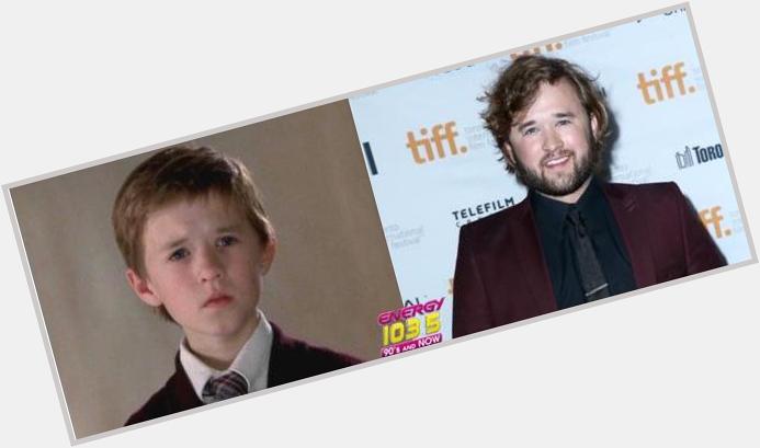 Happy birthday Haley Joel Osment, 27 today! Here he is in the 90s..... and NOW! - 