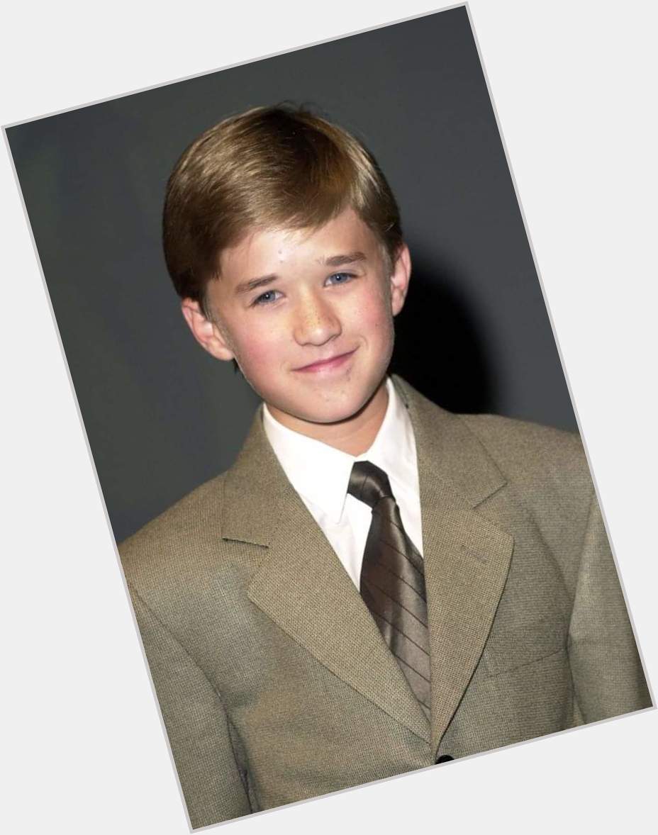 Happy Birthday to Haley Joel Osment who turns 33 today! 