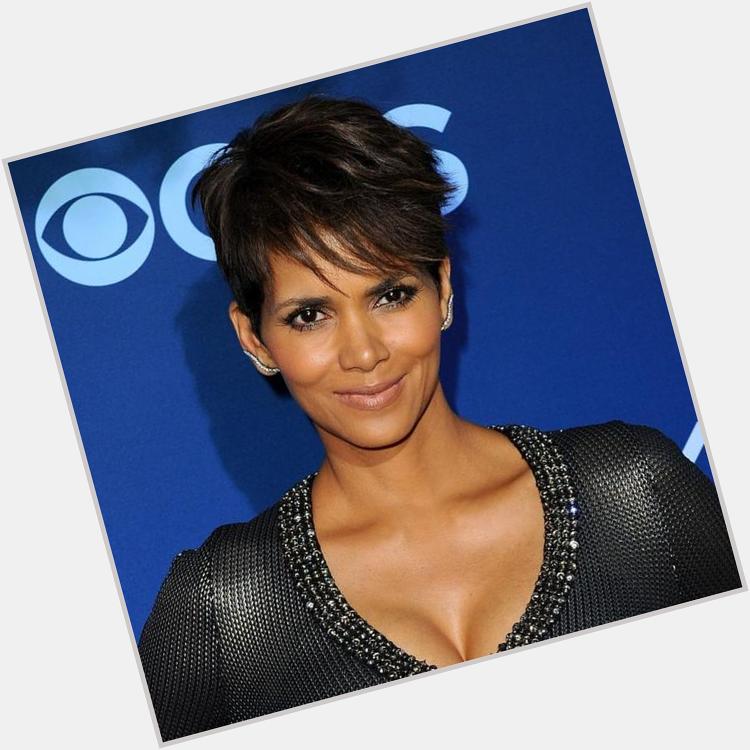 Happy 48th Birthday Halle Berry!Looking hot at the movie premier Extant. We her always rocking the textured crop 