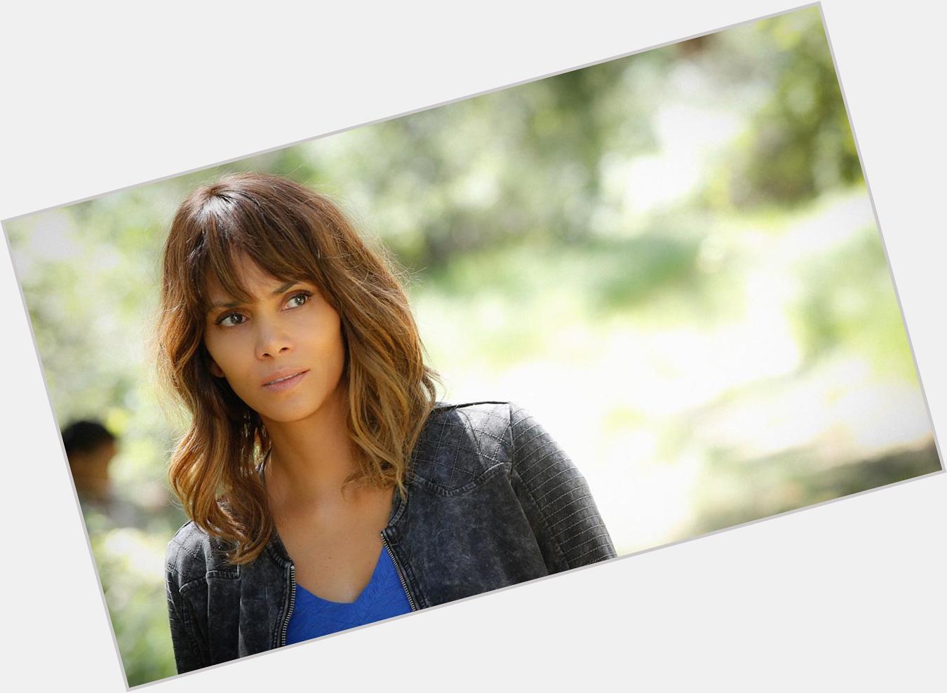 HAPPY BIRTHDAY to our fav leading lady, Halle Berry!  This is why we love her on 