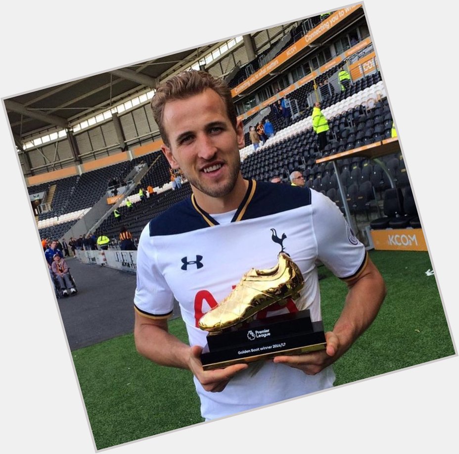 HARRY KANE
HARRY KANE
He\s ONE OF OUR OWN   Happy Birthday Golden Boy 