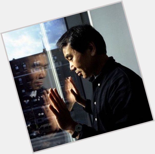 \"Lo bueno de escribir libros es que se puede soñar estando despierto\" 

Happy Birthday Haruki Murakami 