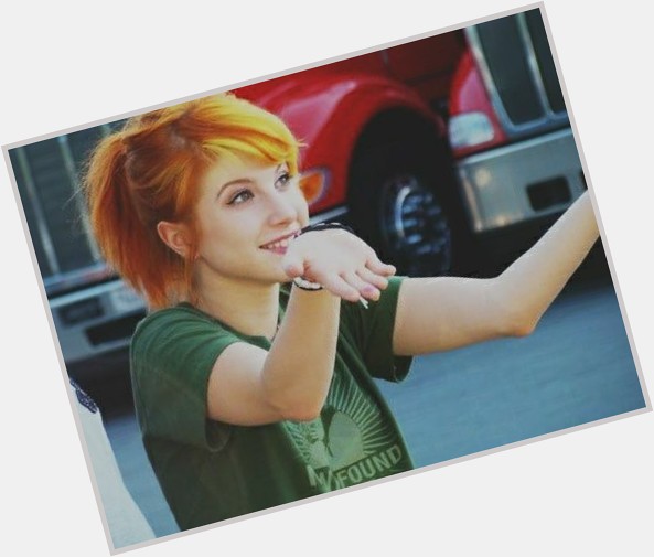 Happy birthday Hayley Williams, I love you with all my heart <3 