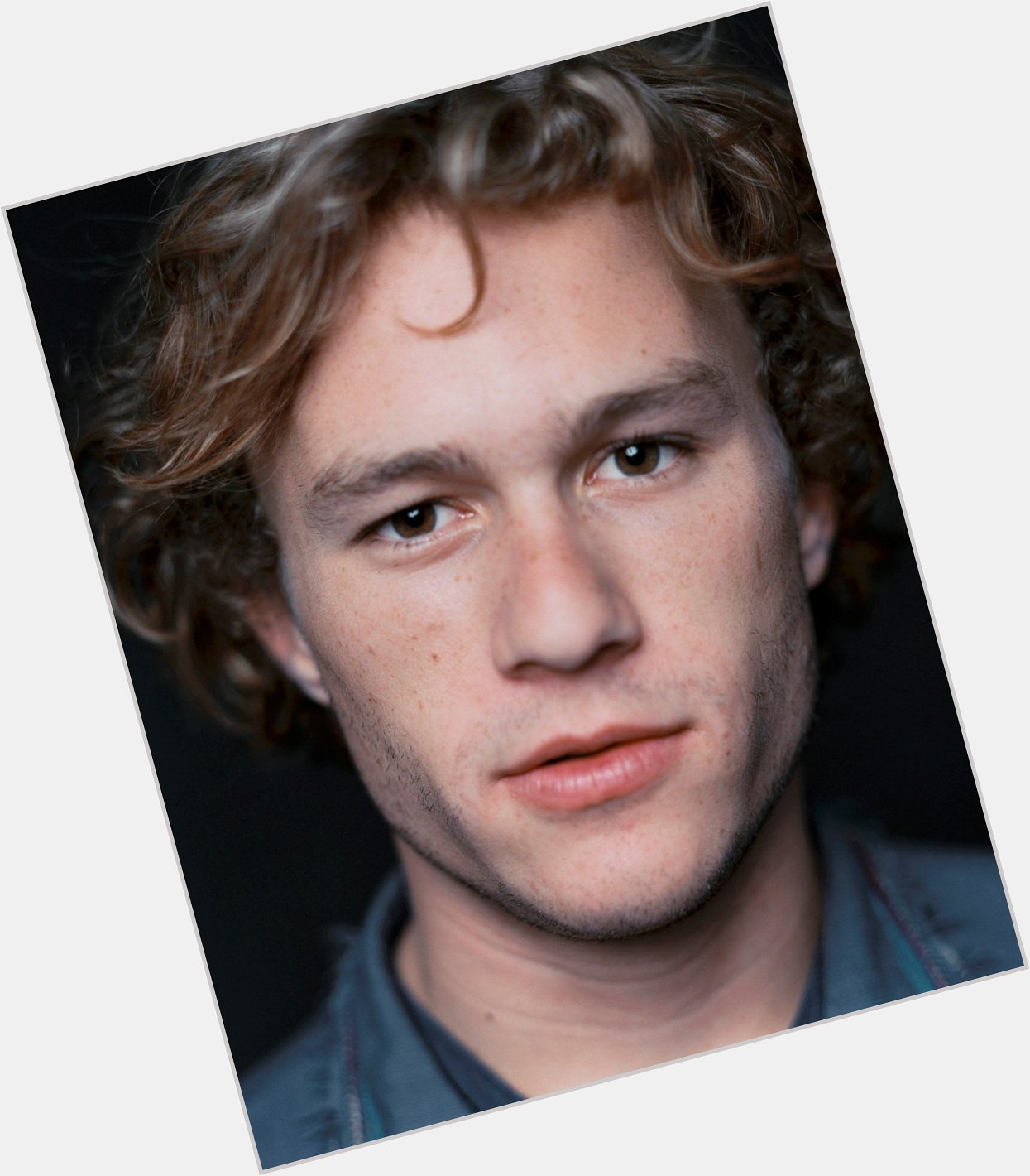 Happy Birthday to a talented actor gone too soon, Heath Ledger (R.I.P). Today he would have turned 39. 