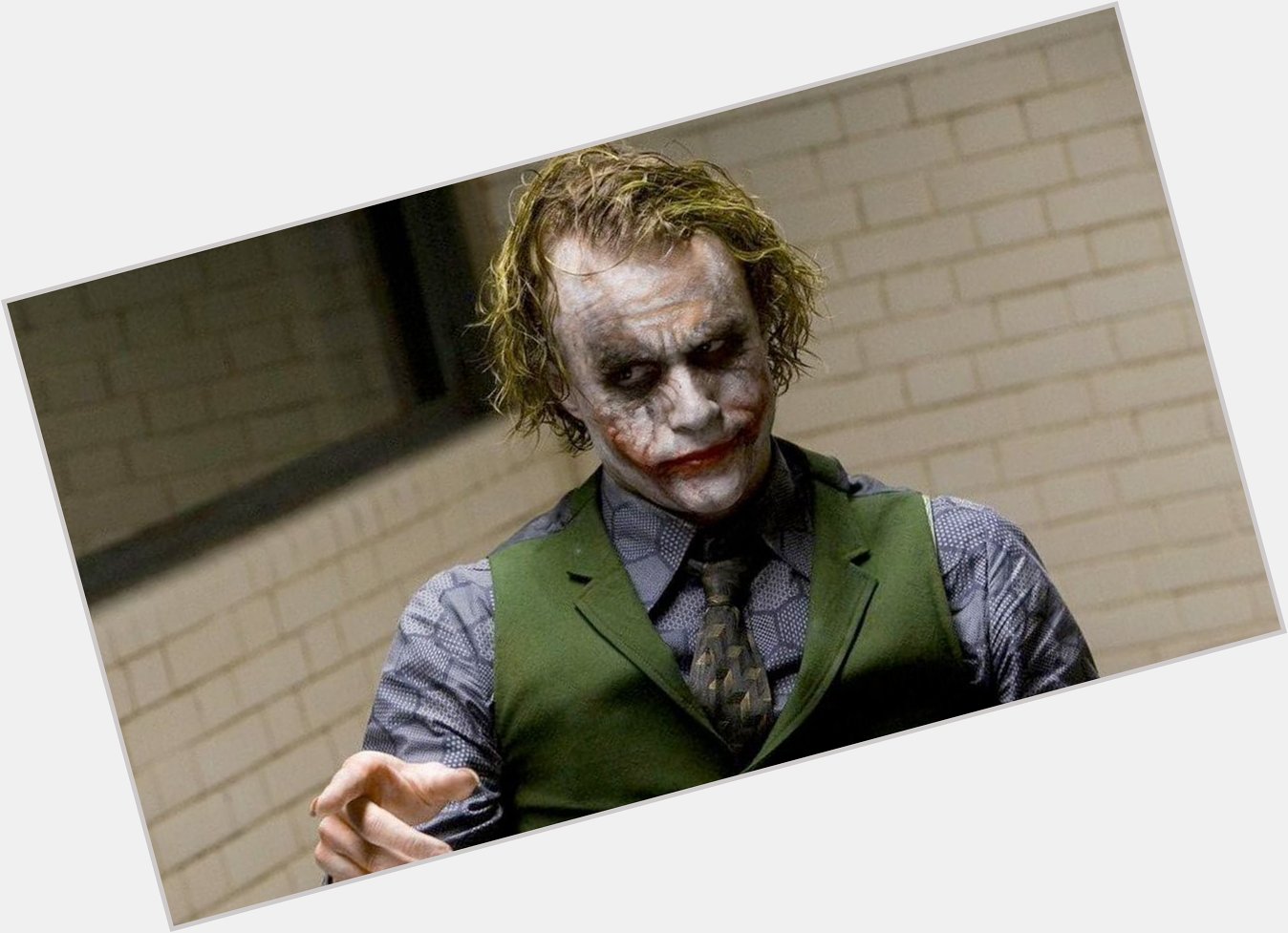 Happy birthday Heath Ledger! A great actor, eternal for this amazing role. Gone way too early. 