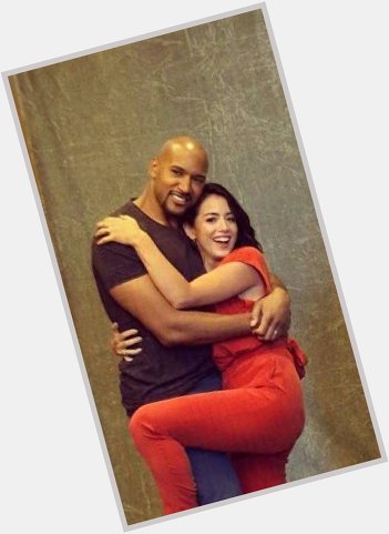Happy Birthday to Henry Simmons, you are so funny, strong and you are probably the best hugger ever      