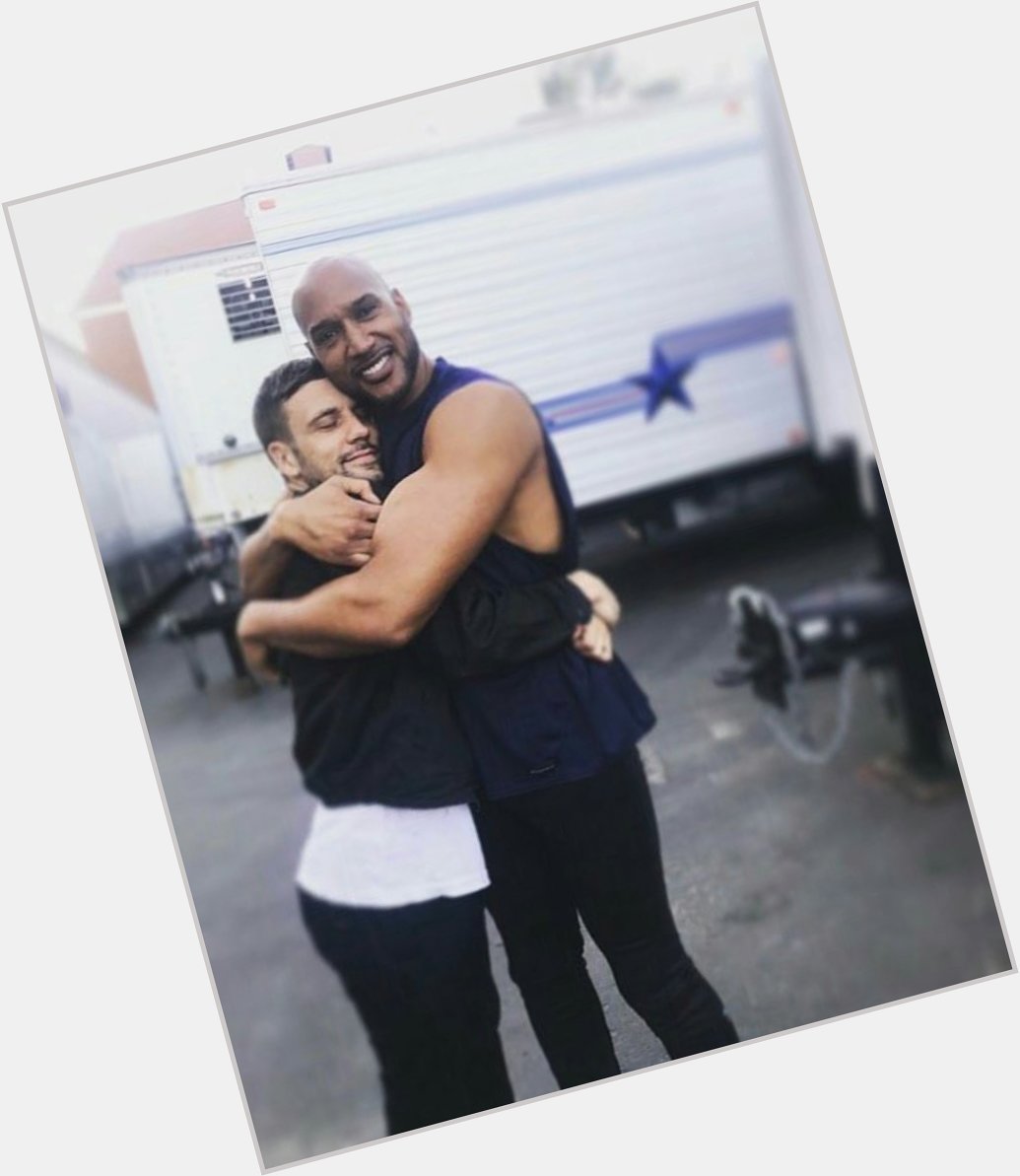Happy Birthday to Henry Simmons aka Mack. All love and sucess for him and Nick hugging him of course. 