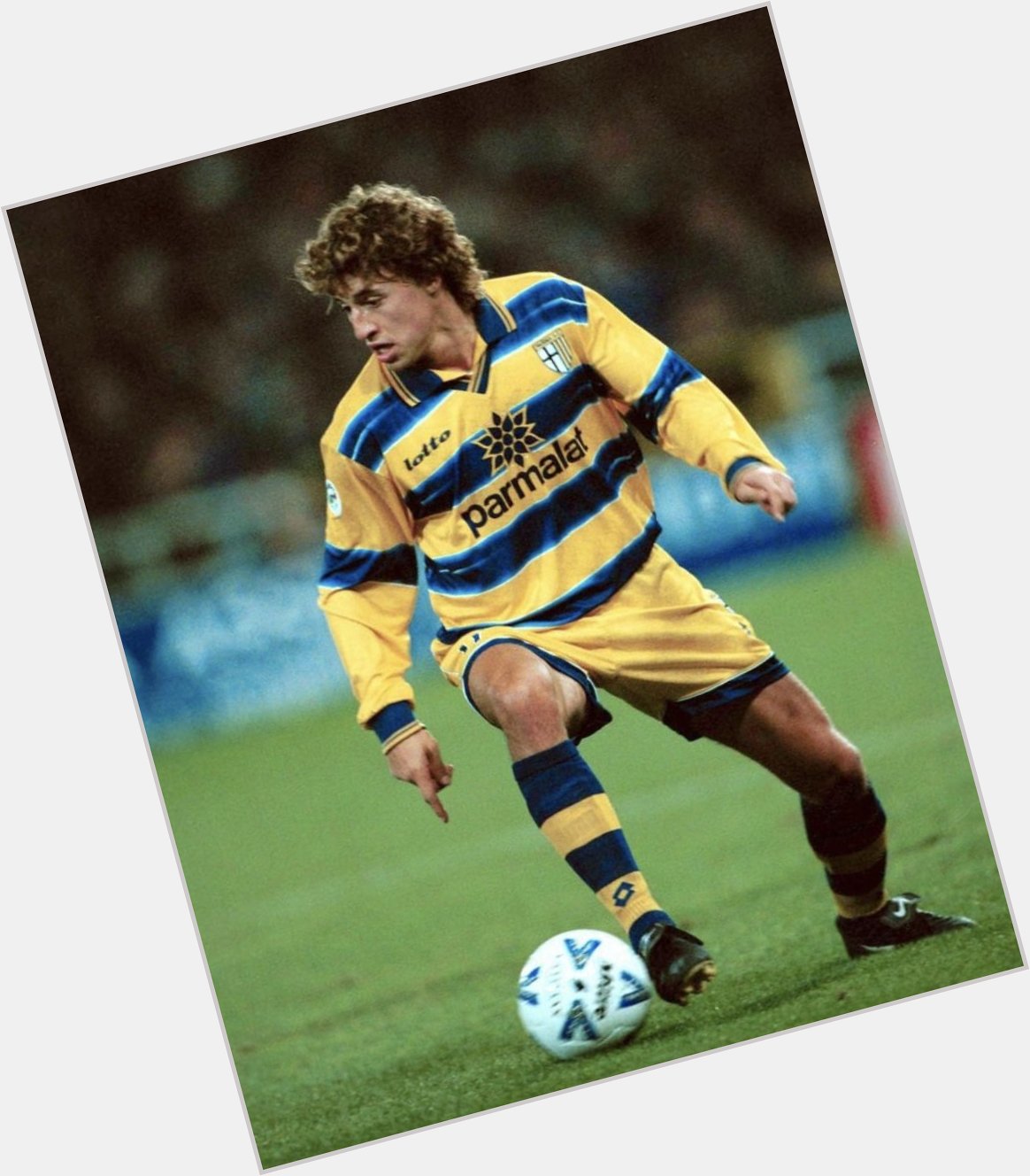 Happy Birthday Hernán Crespo! He wore some cracking kits during his career 