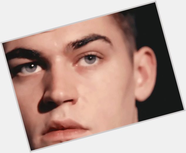 Hero fiennes tiffin boyfriend material in your phone; a thread with imagines. HAPPY BDAY HERO 