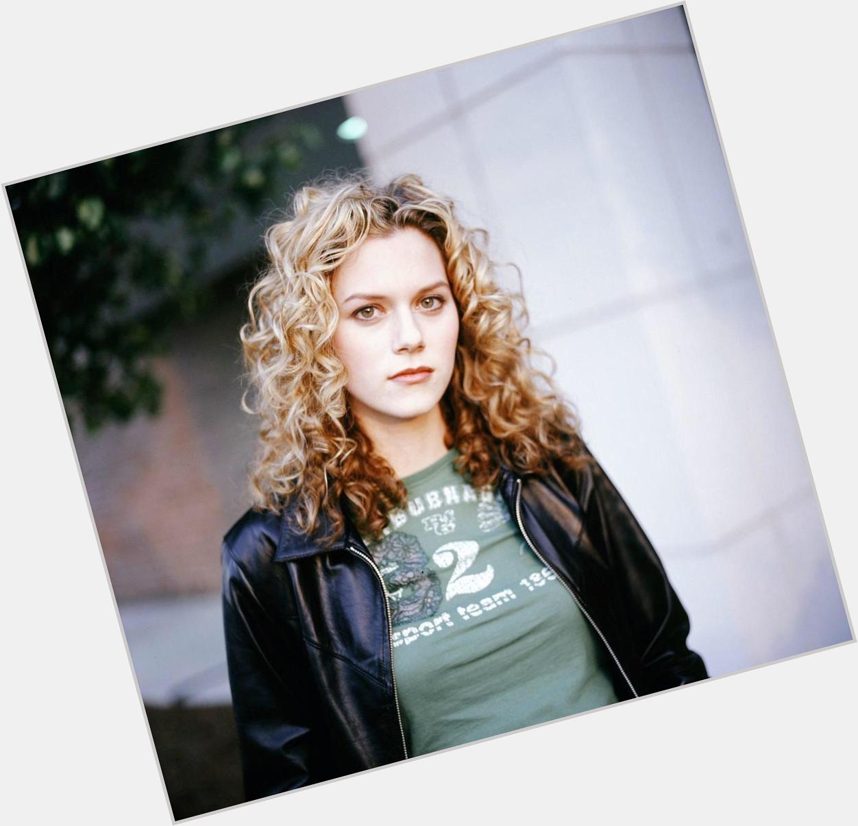 Happy bday to the amazing and talented hilarie burton Thank u for giving us so many wonderful Peyton sawyer moments  