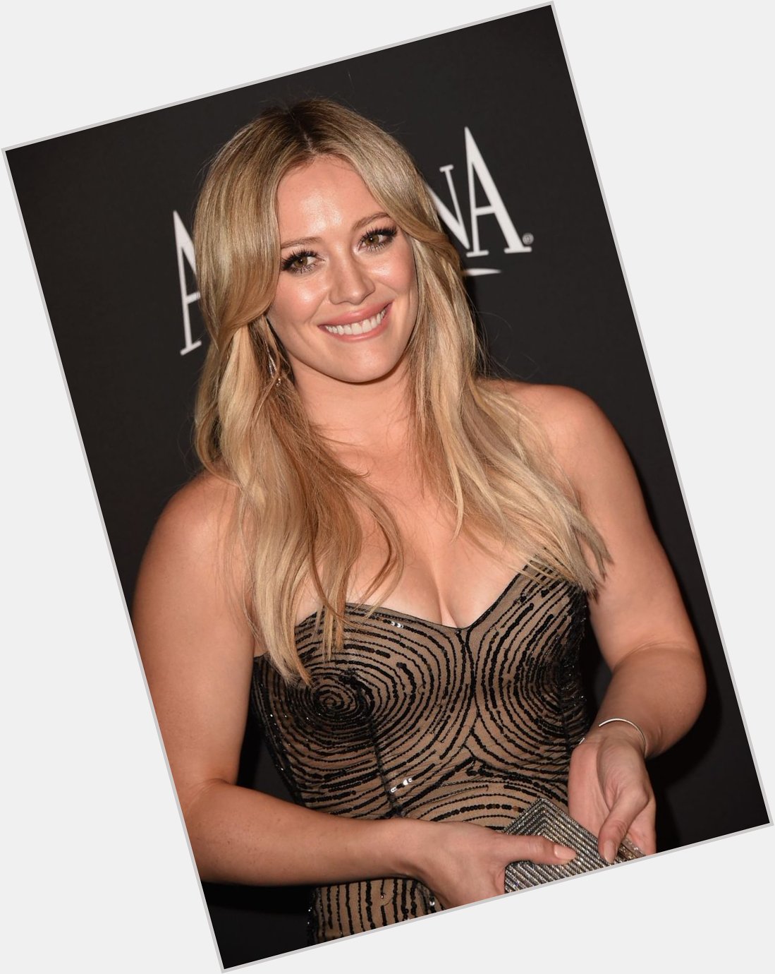 Happy 32nd birthday to the gorgeous, curvy babe Hilary Duff! 