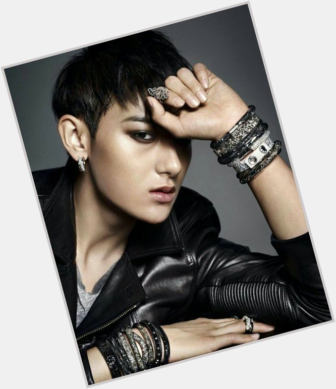 HAPPY BIRTHDAY HUANG ZITAO, I\m hope you success and get well soon,..miss you  