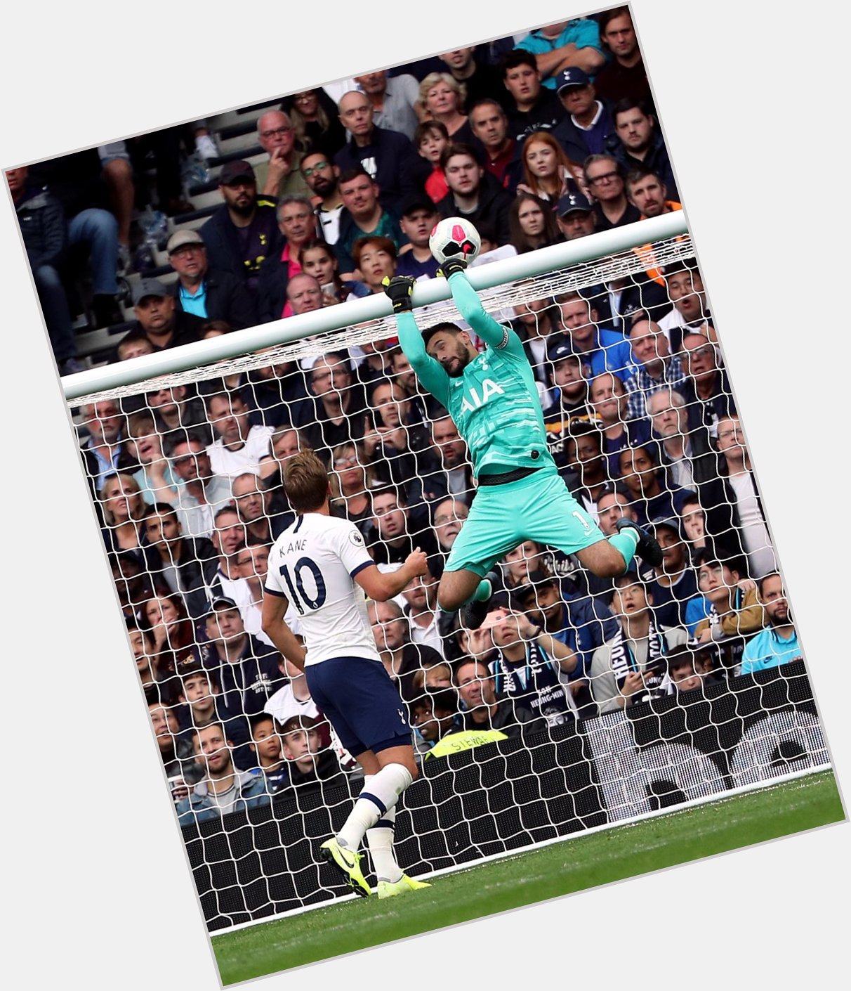 Tottenham\s France international goalkeeper Hugo Lloris is 33 today. Happy birthday and get well soon Hugo! 