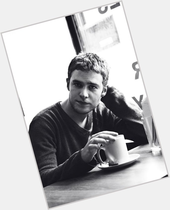 A very happy birthday to Iain De Caestecker! We fans love our Fitz and all the science he does. 