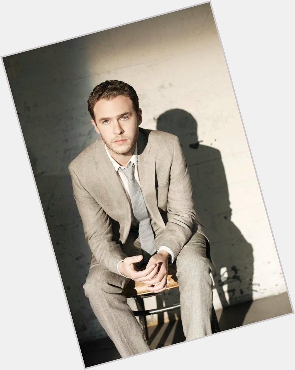 Happy Birthday to one of the most cutest nerds of all time Fits aka Iain De Caestecker Happy Birthday   
