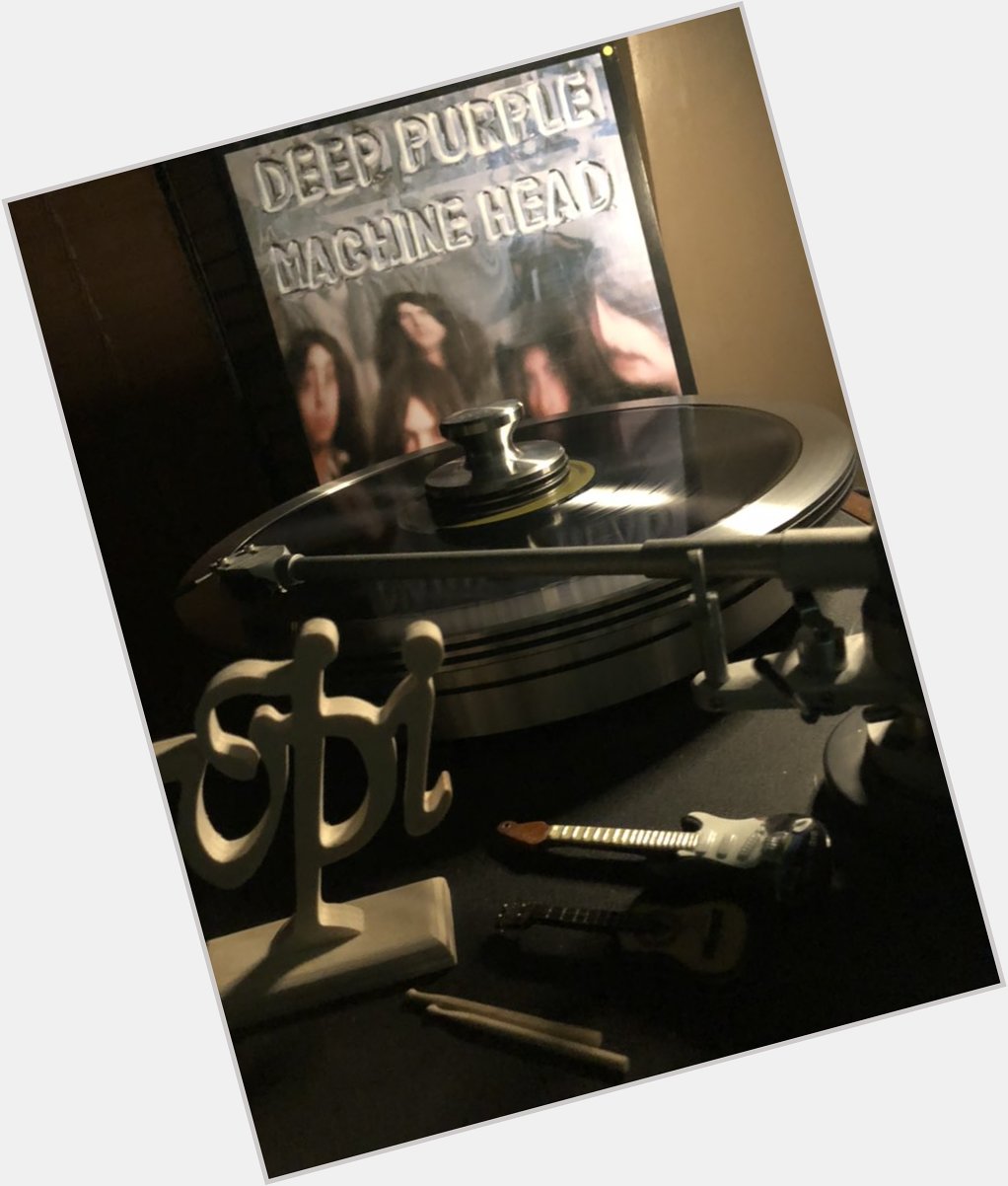 Day late, but Happy 77th Birthday Ian Gillan 

Spinning Deep Purple Machine Head   