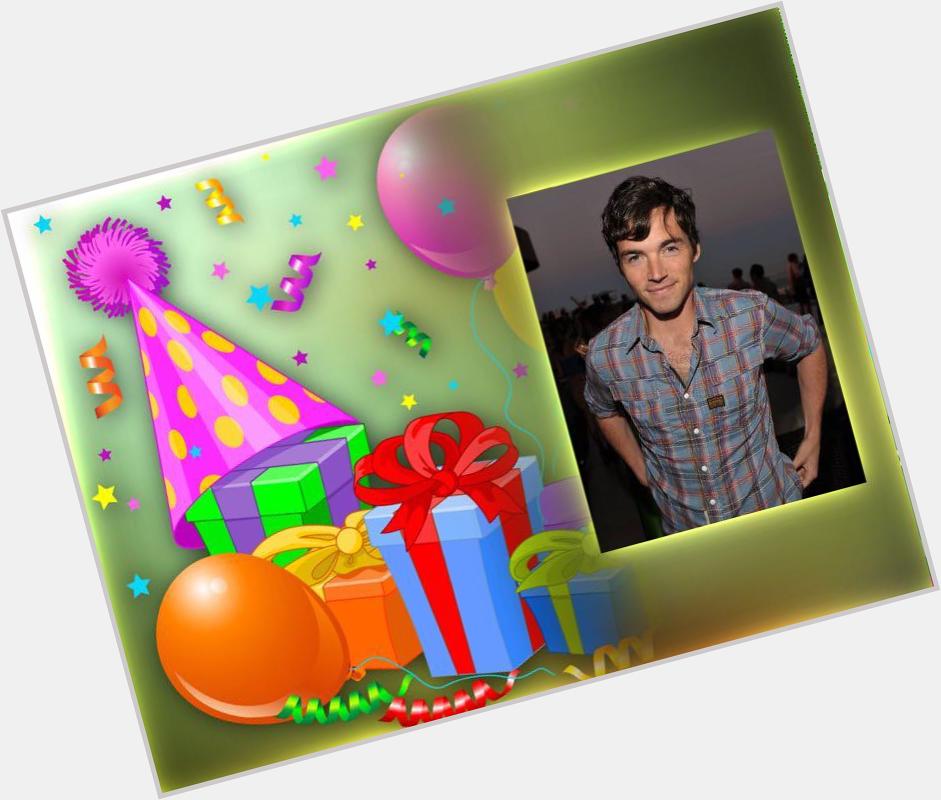  happy Birthday Ian Harding ! We love you have a great day !     