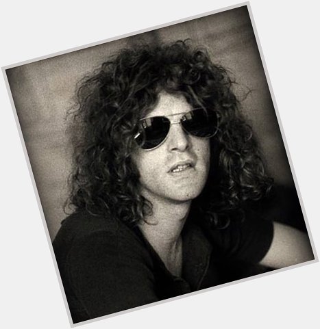 A massive Happy Birthday to Mott the Hoople frontman Ian Hunter, born on this day in Oswestry in 1939.   