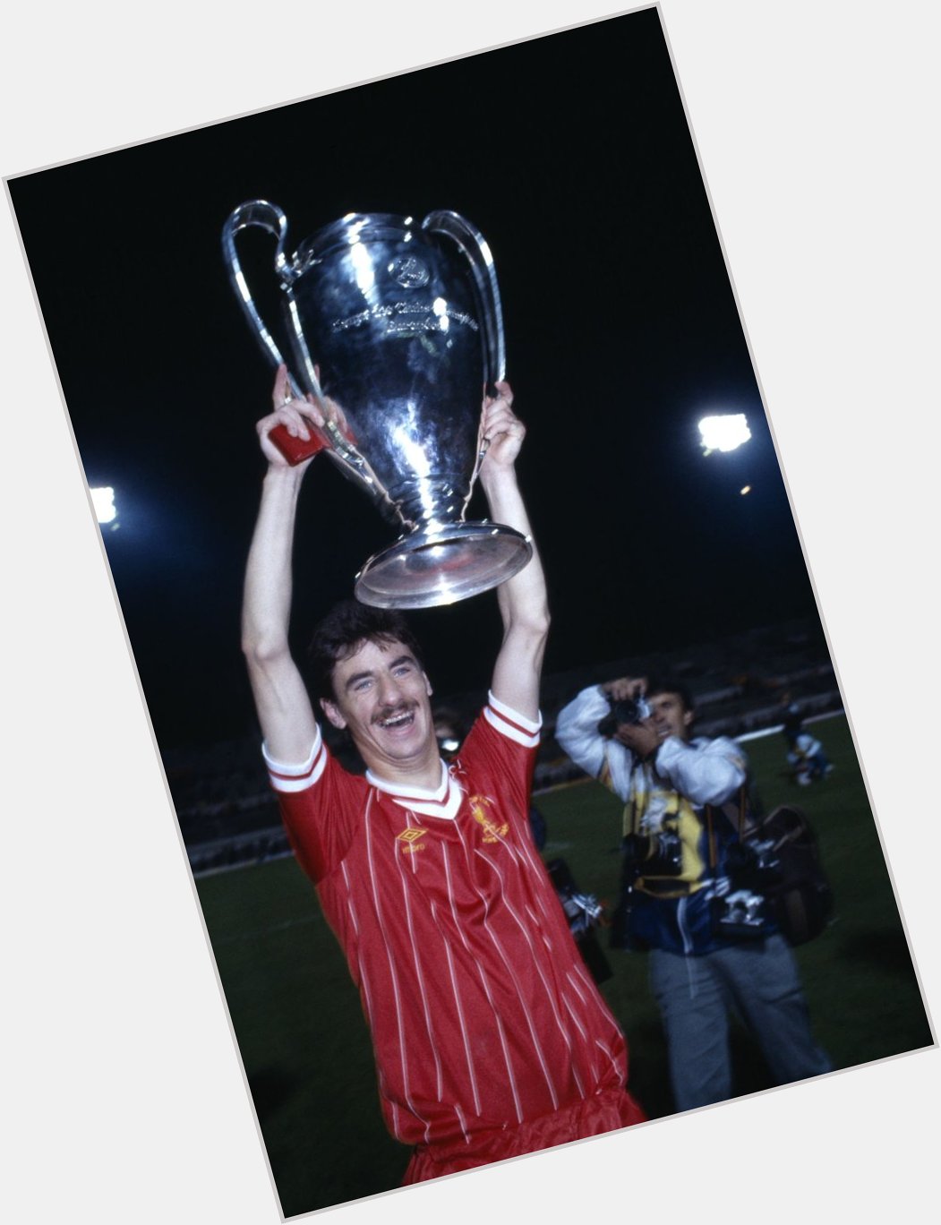 Happy 56th birthday, Ian Rush! 

Our greatest goalscorer won 14 trophies with scoring 346 goals in 660 games. 