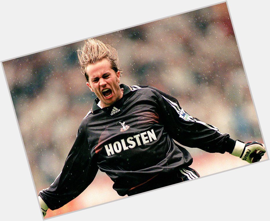 Happy 44th Birthday to our former Goal Keeper and 1999 League Cup Winner Ian Walker have a great day 