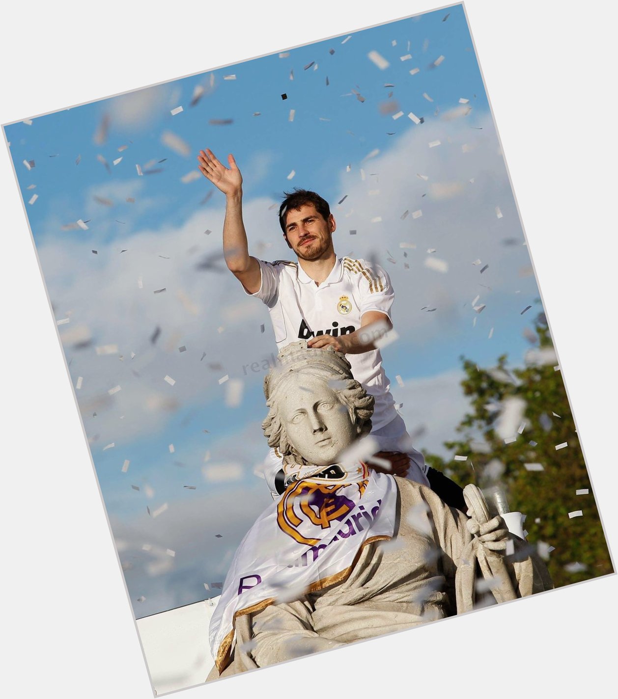 Happy birthday to our eternal captain, Iker Casillas! 
A true Madridista, who bleeds for Real Madrid! 