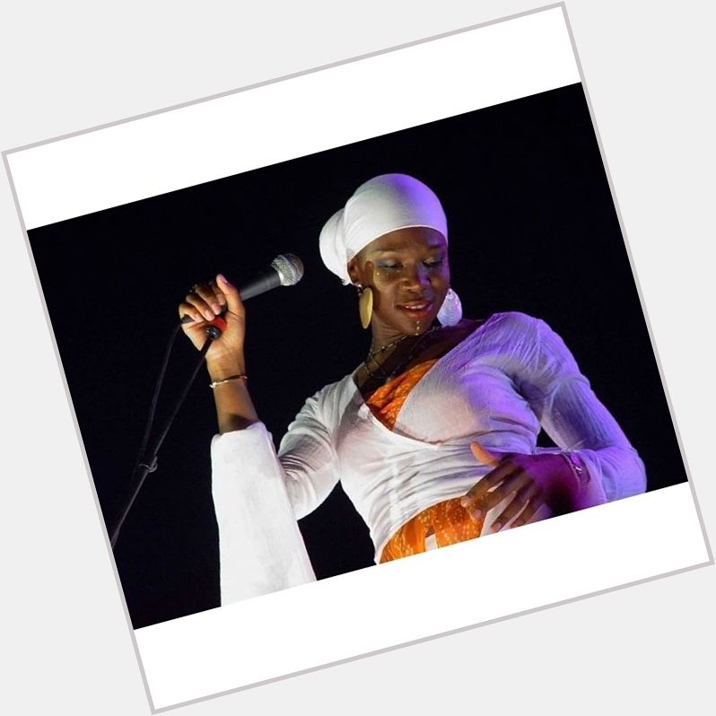 Happy birthday to India.Arie the amazing singer songwriter 