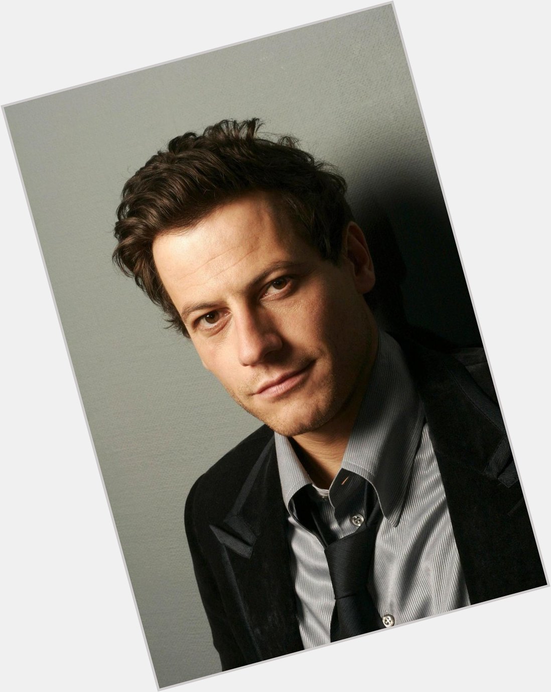 Happy Birthday to the one and only Ioan Gruffudd! 