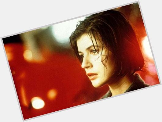 Happy birthday to the great Irene Jacob. Here in Kieslowski\s Rouge.

Read my post on her > >  