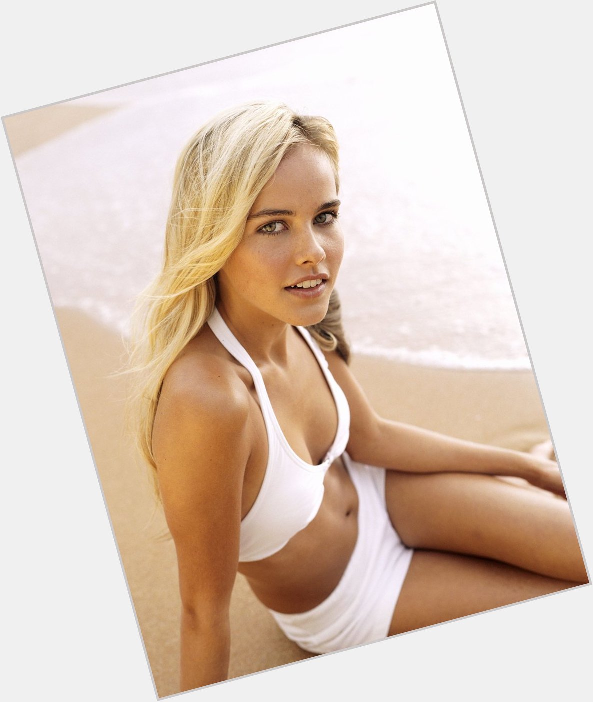 Happy birthday to my favorite Australian actress, the gorgeous Isabel Lucas! 