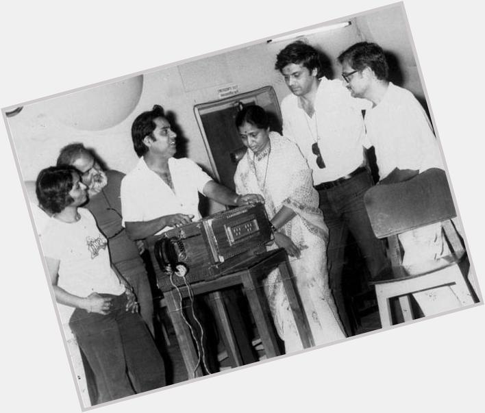Happy Birthday Legend  1980s :: Jagjit Singh rehearsing with Asha Bhosle and Gulzar 
