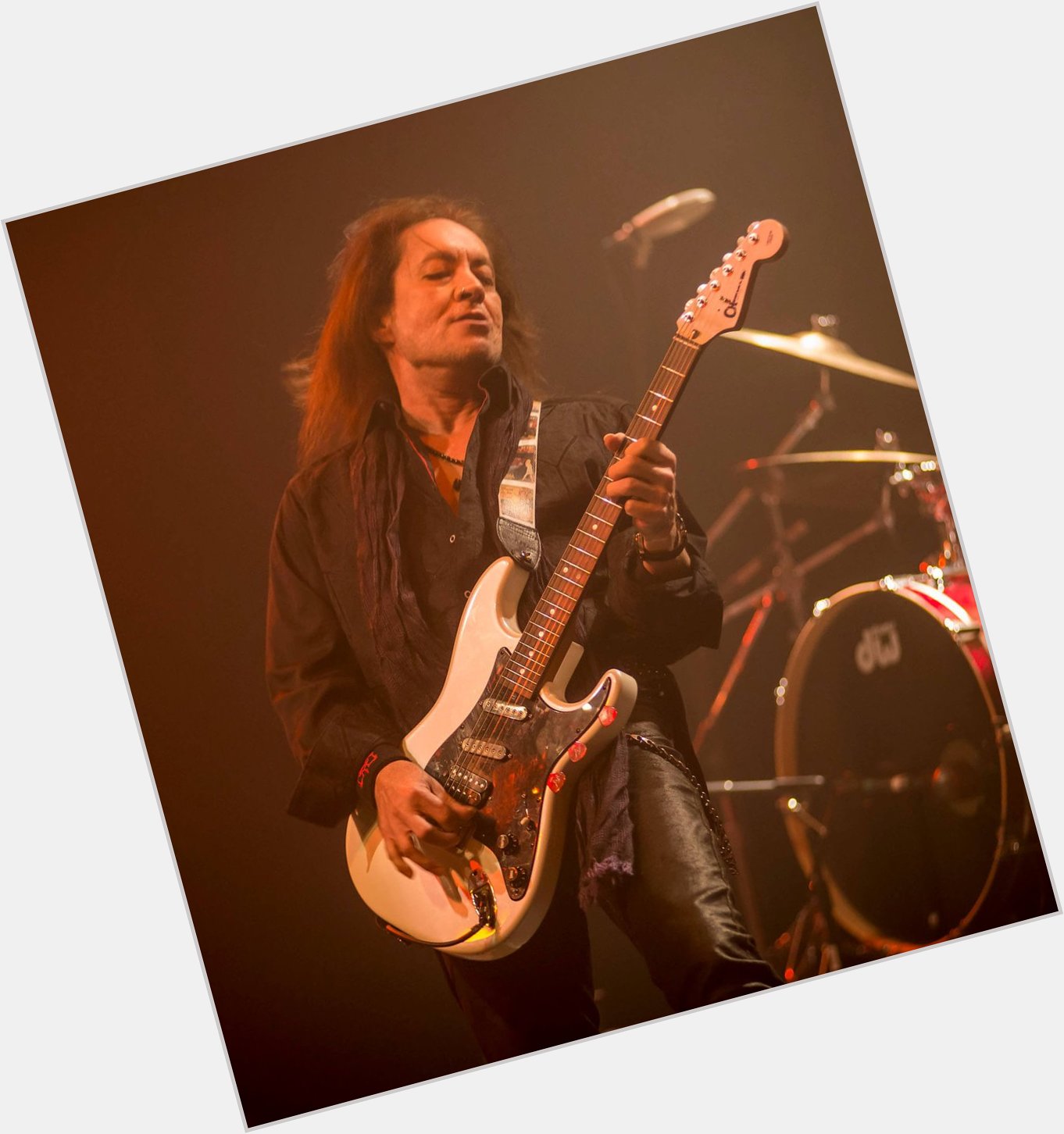 Please join us here at UndercoverIndie in wishing Jake E Lee a very Happy Birthday today.  