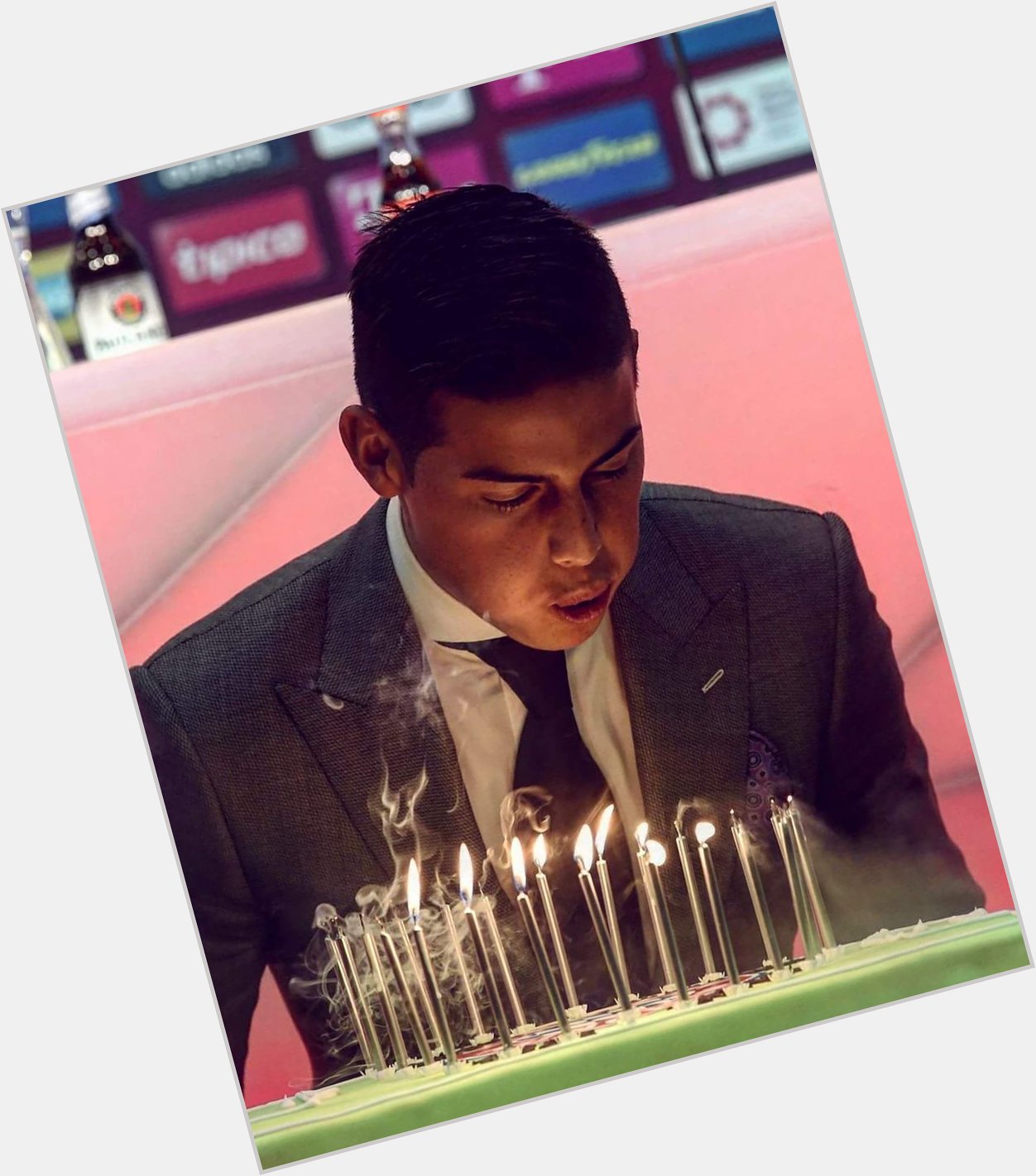 A Surprise Cake From Bayern Munchen James Rodriguez Happy Birthday Golden Boy     