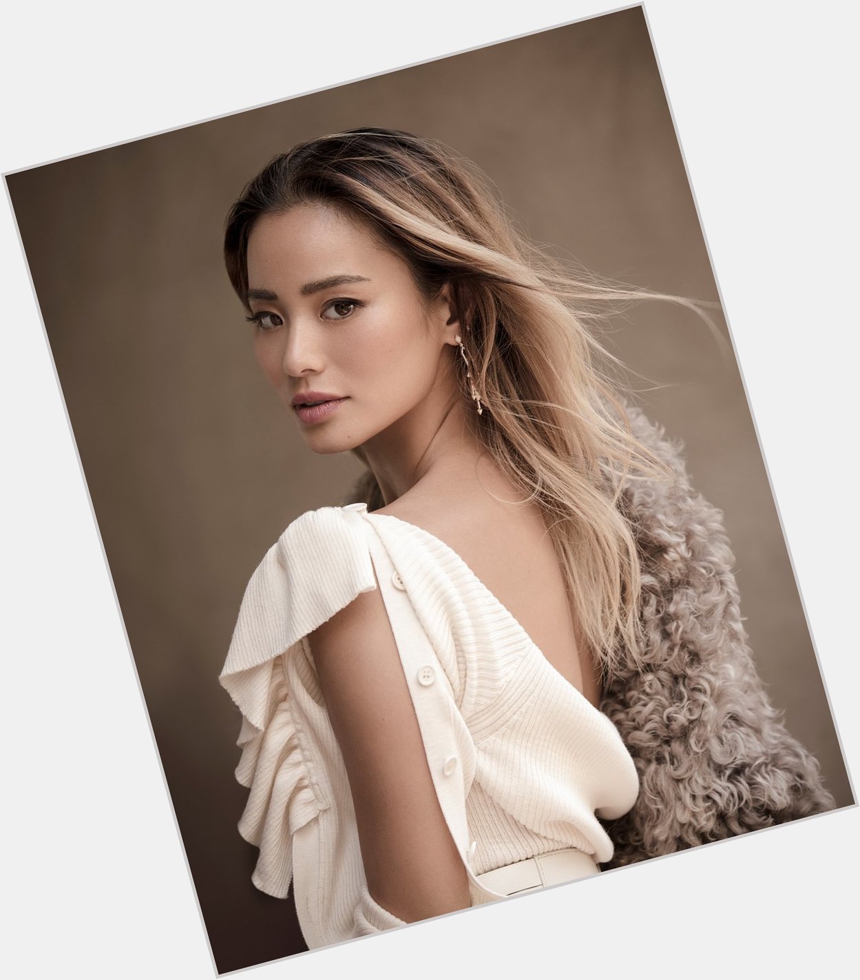 Happy birthday to the lovely Jamie Chung.

Photographed by Frankie Batista. 