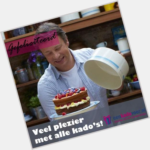 Hij leert ons hoe je de meest fantastische recepten op een makkelijke manier maakt. Happy Birthday Jamie Oliver . 