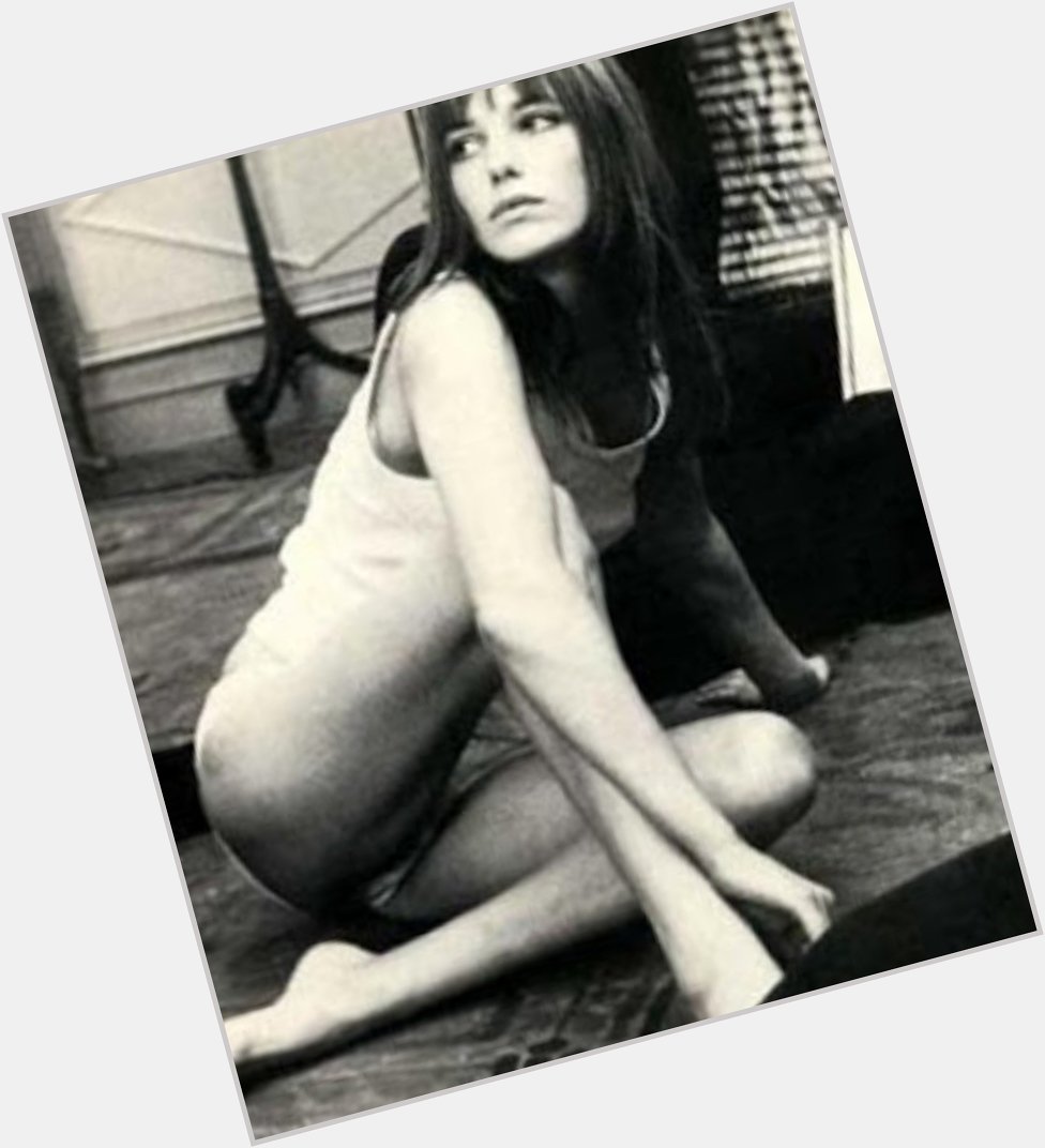 Happy yesterday birthday to Jane Birkin, seen here finding the contact lens 