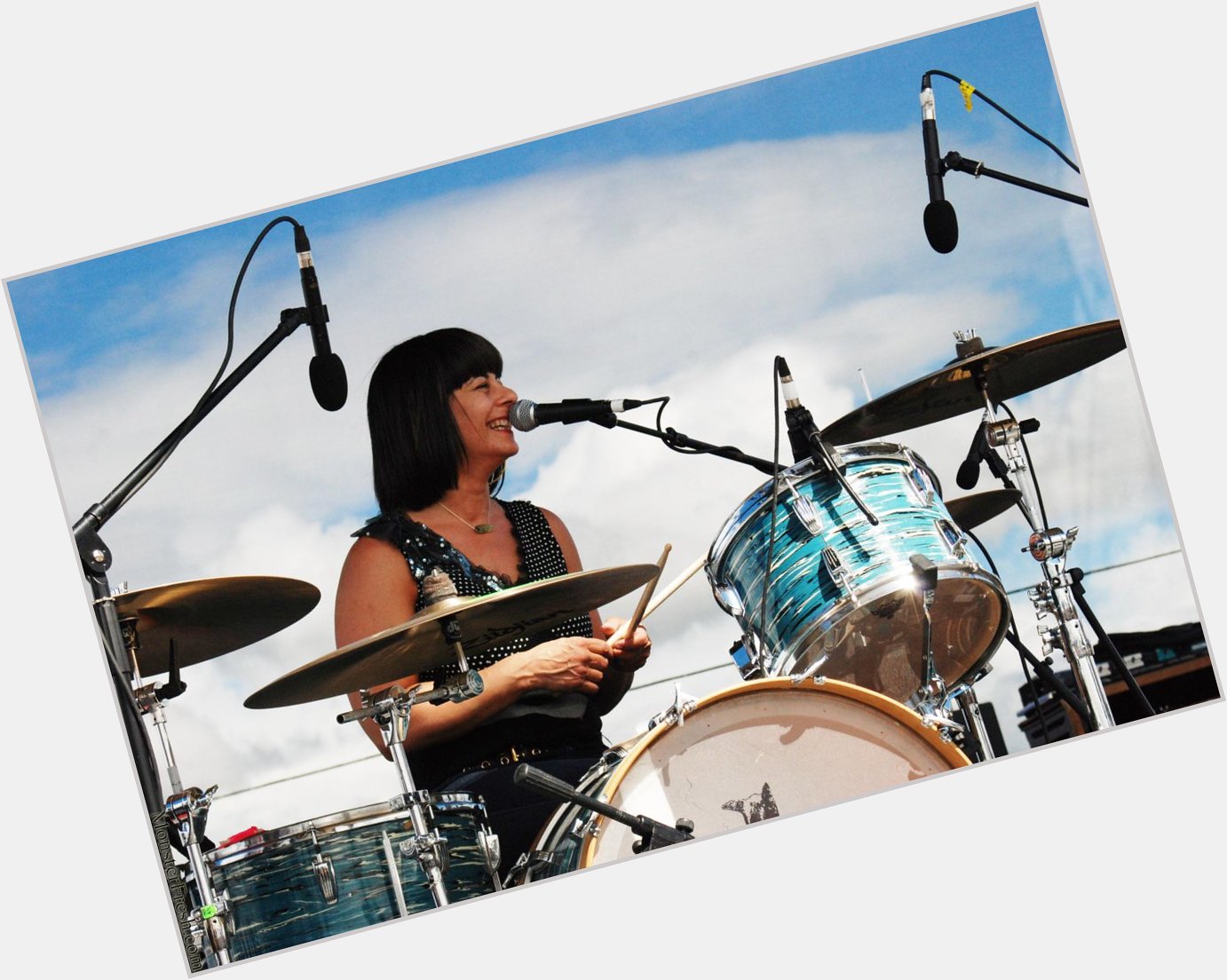 Happy birthday to Sleater-Kinney drummer Janet Weiss 