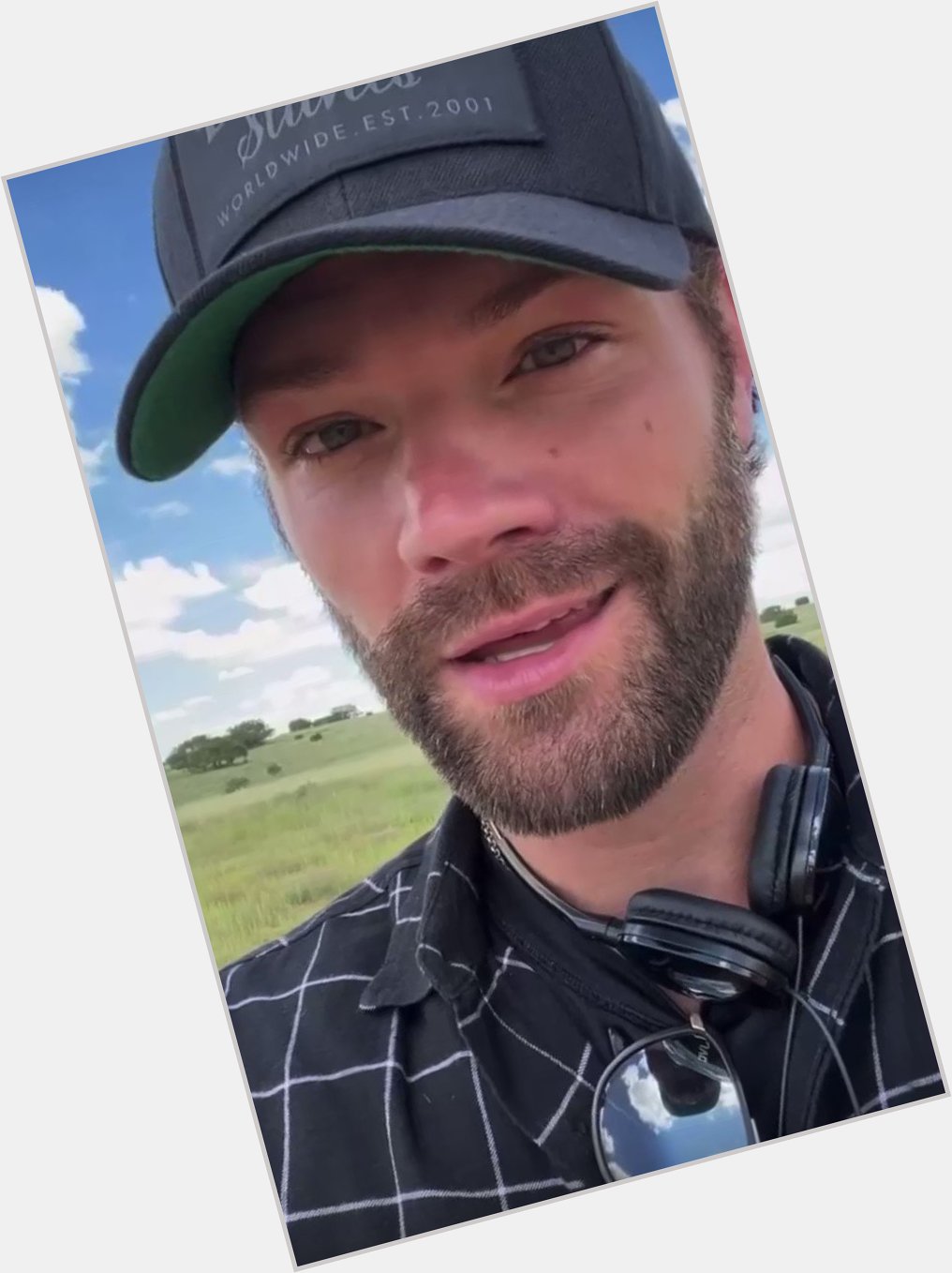 Imagine having jared padalecki sing happy birthday to you I would simply never shut up about it 
