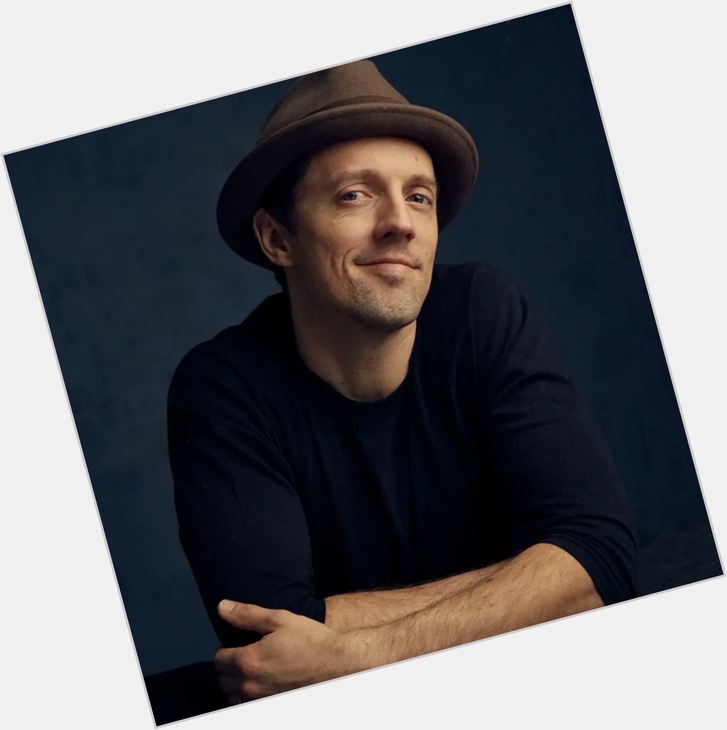 Happy birthday to Jason Mraz! The singer and bisexual king turns 45 today. 