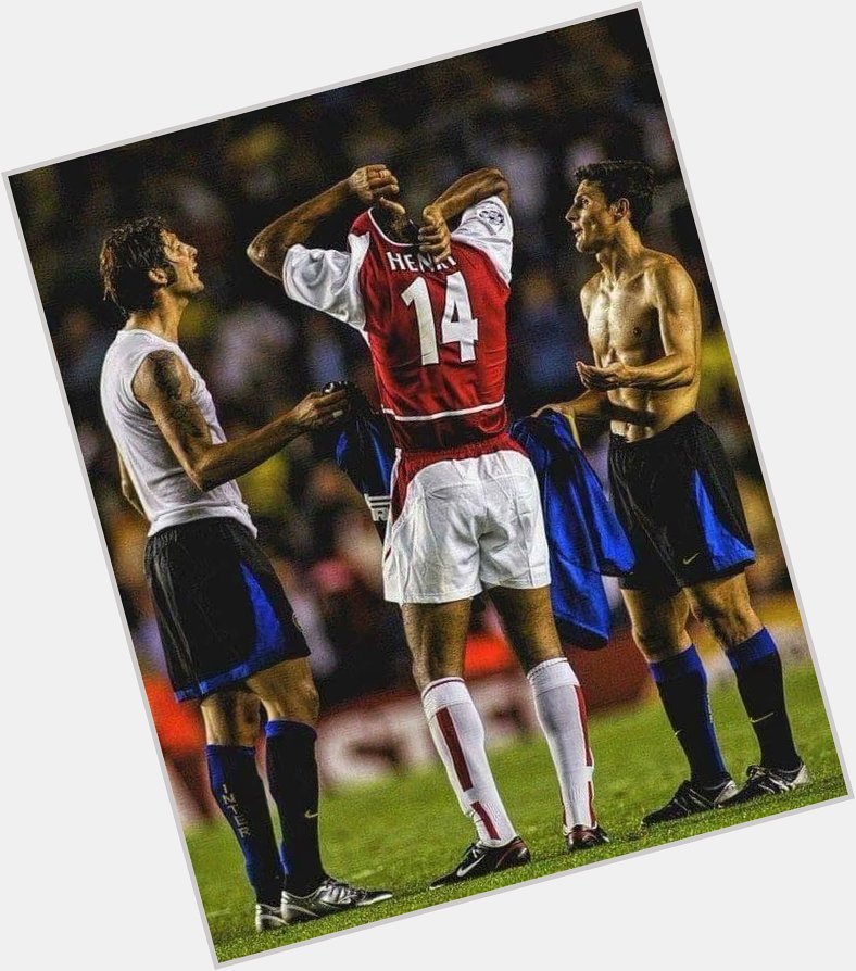 Happy birthday to the King Marco Materazzi and Javier Zanetti fighting over his shirt. 