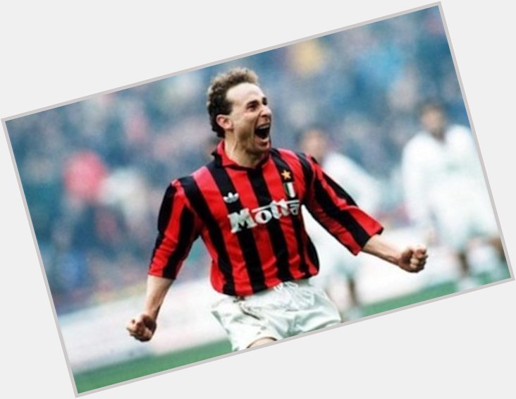 Auguri di buon compleanno al grande Jean-Pierre Papin!

Happy Birthday Joyeux anniversaire JPP! 