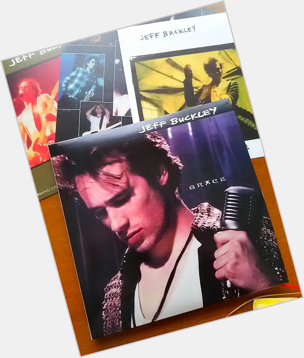 Happy birthday!! Jeff Buckley R.I.P.
\"Jeff Buckley - Grace (Official Video)\"   