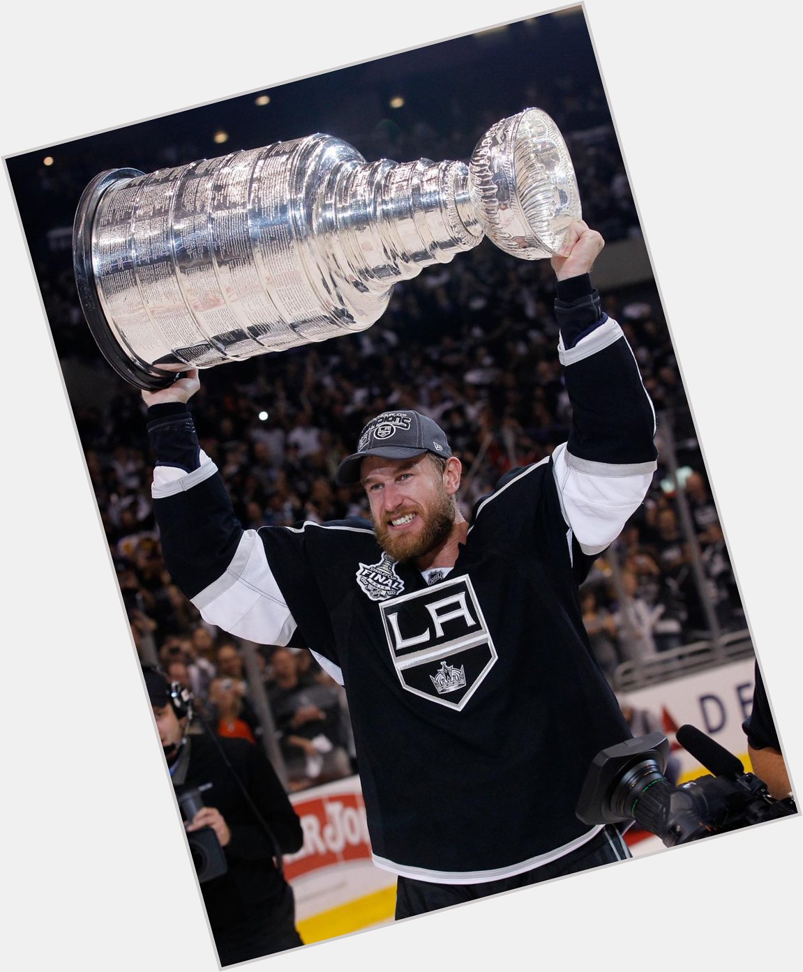Happy New Year and happy birthday to center Jeff Carter!    