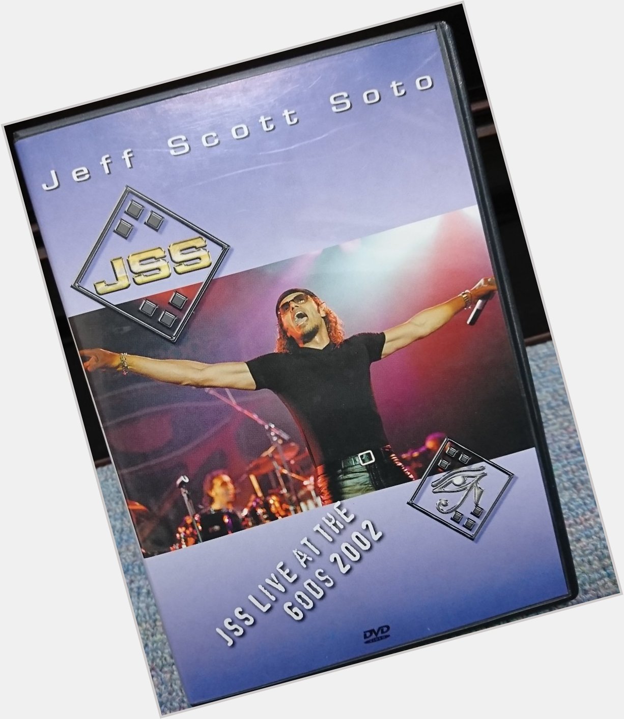 NowPlaying - JSS Live at The GODS 2002 / Jeff Scott Soto
Happy birthday! 