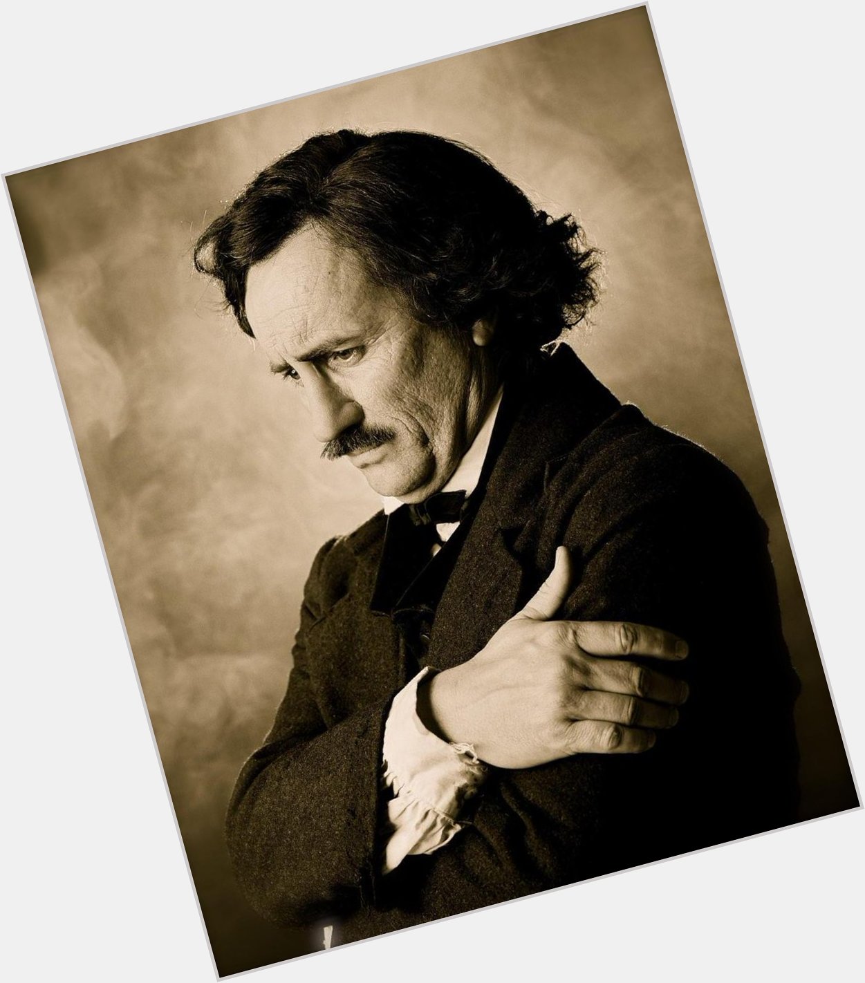 Happy Birthday to Jeffrey Combs! Many happy returns of the day!

Photo of Combs as Edgar Allan Poe by Ward Boult. 