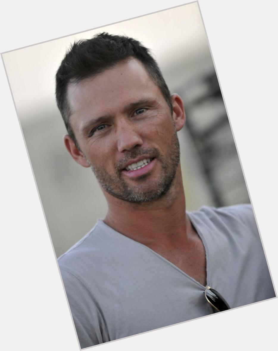 Quién le iba a decir que acabaría emparentando con Happy Birthday, Jeffrey Donovan! 